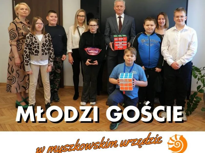 Uczniowie klas integracyjnych w Urzędzie Miasta Myszków