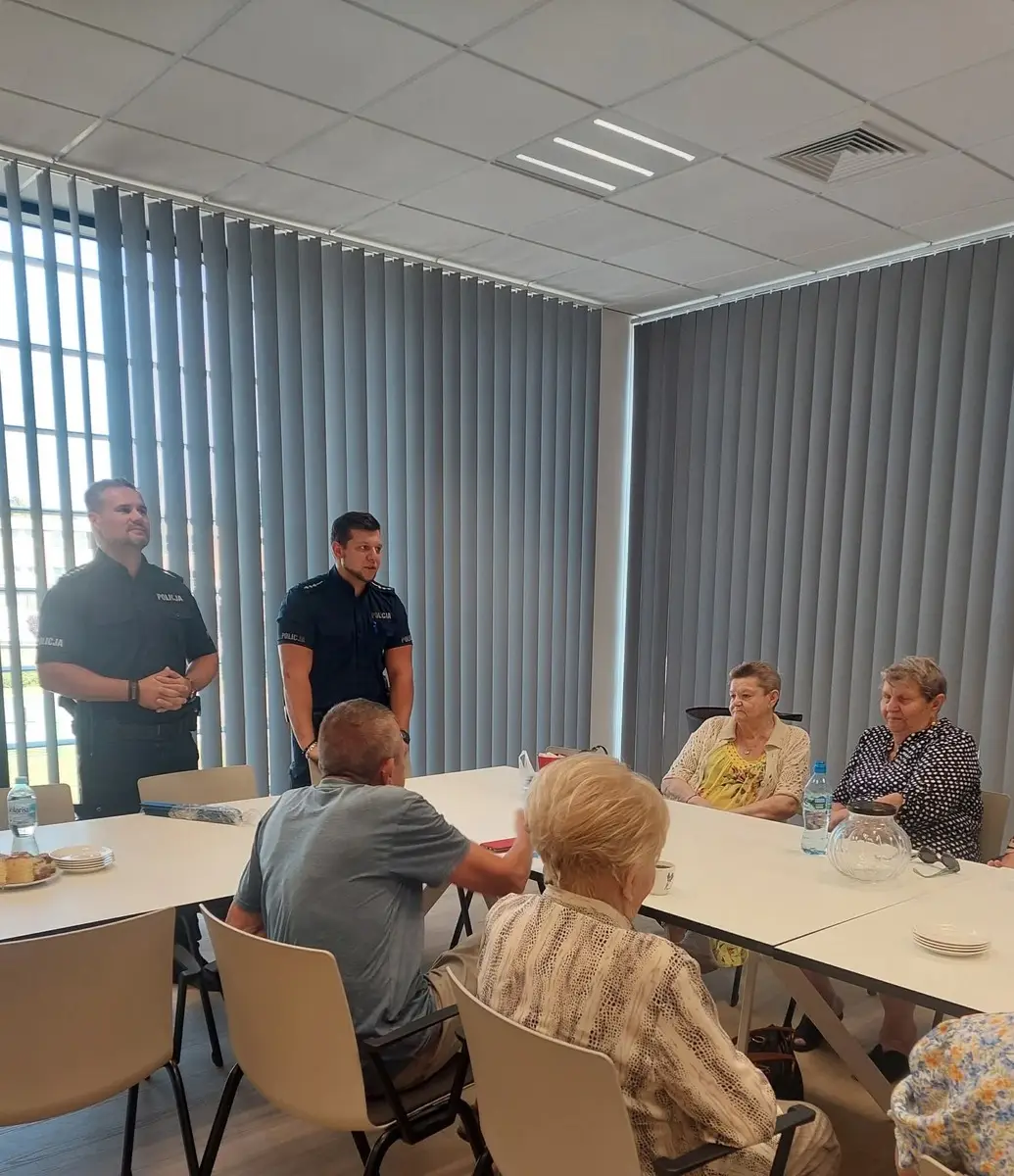 Spotkanie dzielnicowych z seniorami dotyczące bezpieczeństwa