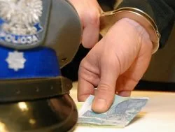 Kobieta z 2,5 promila zaproponowała łapówkę policjantom