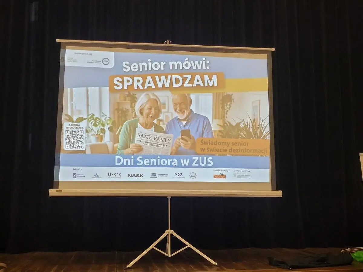 Edukacja seniorów w Żarkach: Policjanci informują o zagrożeniach