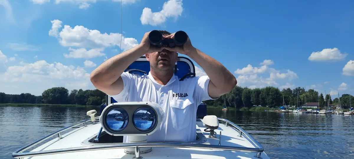 Interwencja policji uratowała życie dwóch kajakarzy w Poraju