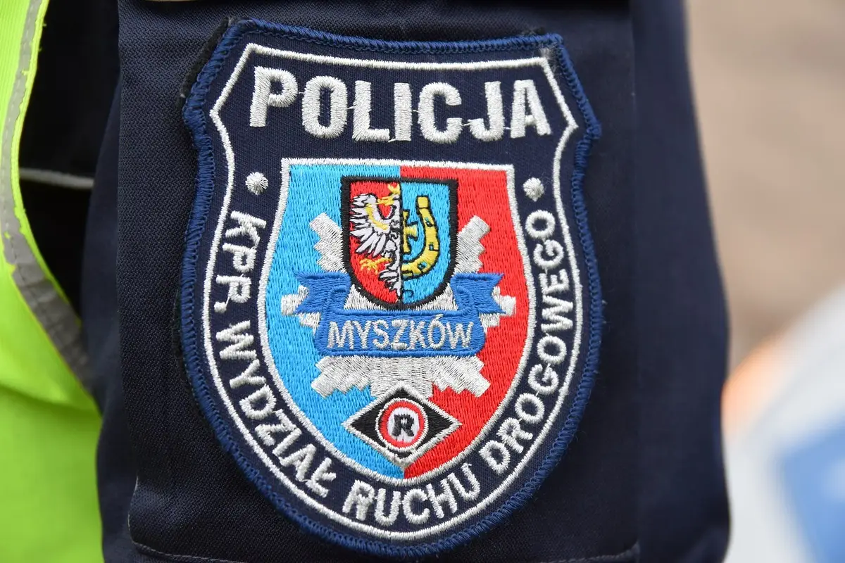Mężczyzna z zakazami prowadzenia pojazdów spowodował kolizję i został aresztowany